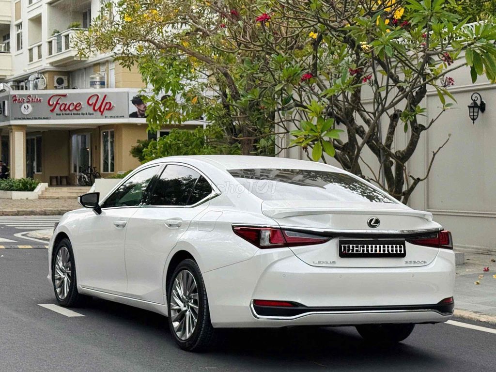Lexus ES 2023 300H Xăng điện - 21000 km. Mua bán Ô tô tại Quận Gò Vấp Tp Hồ Chí Minh được đăng bởi Tuấn Tài hình 3