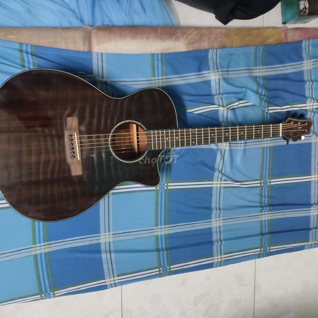 Guitar mới xài đc 1 lần pass lại lỗ hơn nửa giá