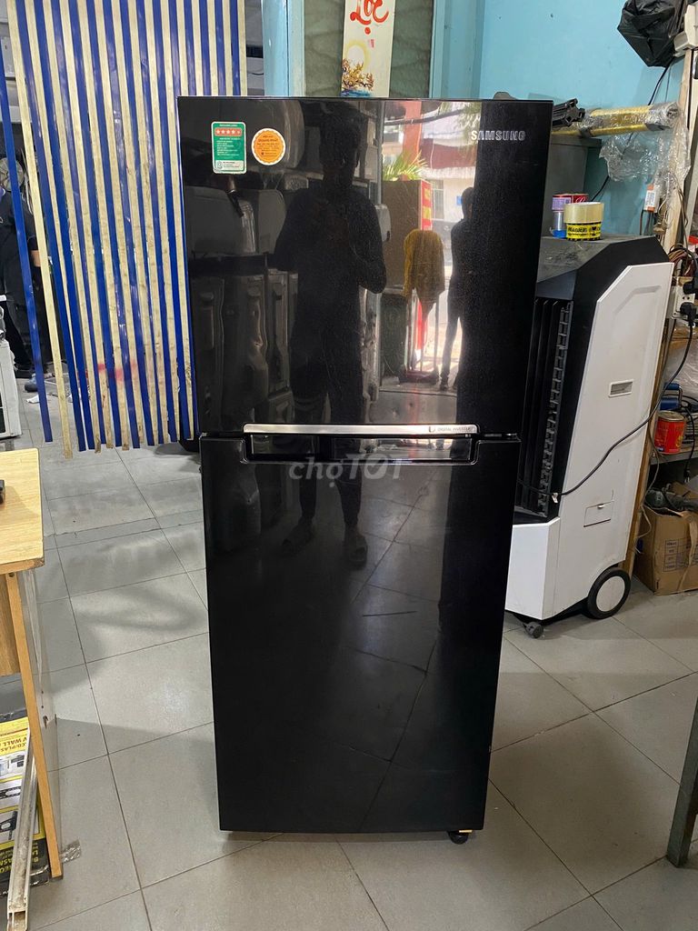 Tủ lạnh Samsung Inverter 208 lít bền bỉ nhẹ điện. Mua bán Tủ lạnh tại Quận 7 Tp Hồ Chí Minh được đăng bởi QUANG PHÁT hình 1
