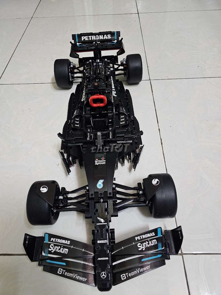 Mercedes AMG F1 tỉ lệ 1:8