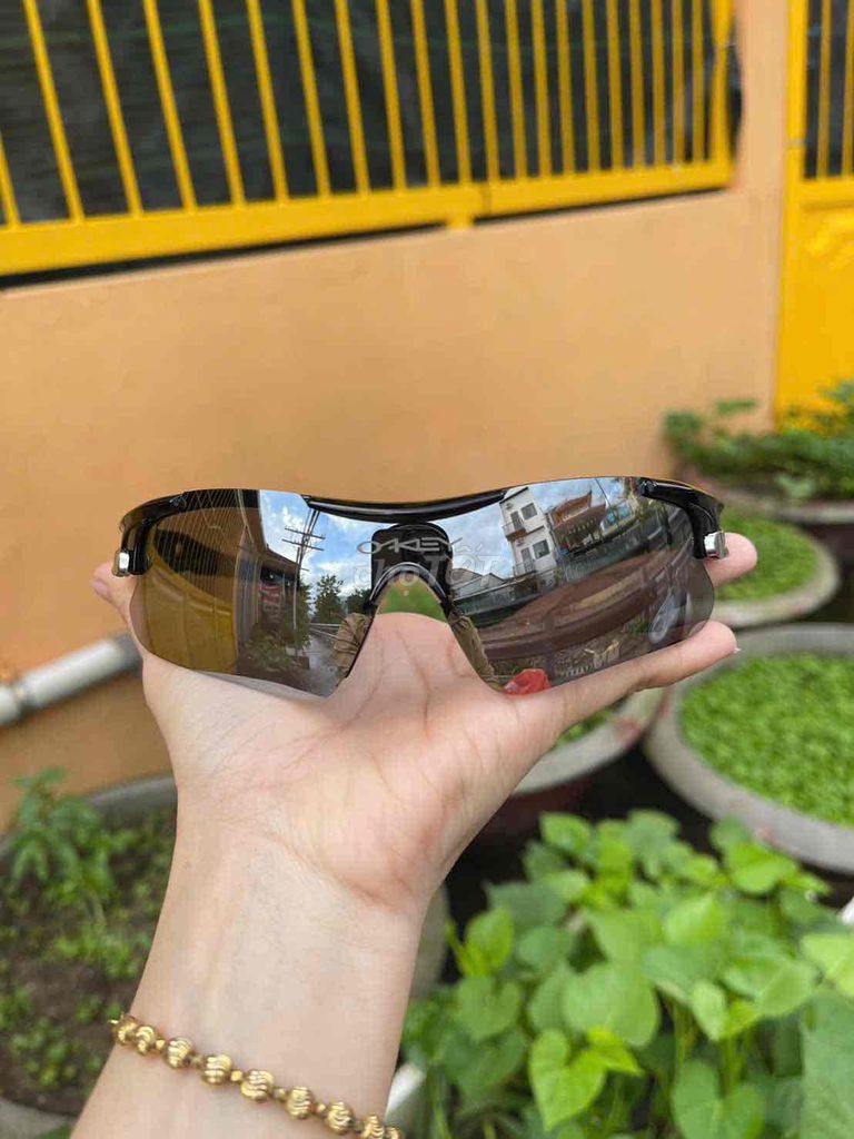 Kính thể thao Oakley Gọng nhôm Chống UV. Mua bán Phụ kiện thời trang khác tại Quận Hải Châu Đà Nẵng được đăng bởi Khánh Huyền hình 1