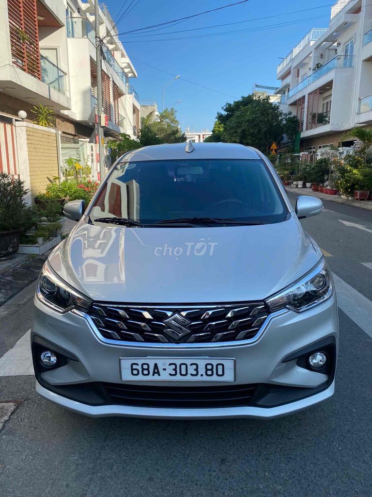 Suzuki Ertiga Hybrid 2022 AT màu bạc chạy 26.000km