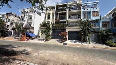 Cho thuê nhà Mt đường 20m 90m2 3 tầng 22tr