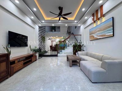 Rent · 3 bd · 110 м² · Quận Ngũ Hành Sơn, ул. Đường Đa Mặn 10