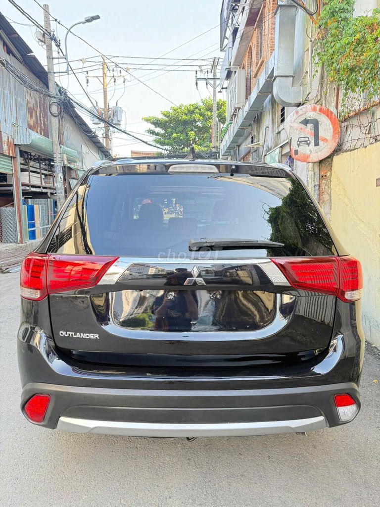 Mitsubishi Outlander 2018 2.0 CVT Premium 72000km. Mua bán Ô tô tại Quận Bình Thạnh Tp Hồ Chí Minh được đăng bởi Nguyen van dat hình 3