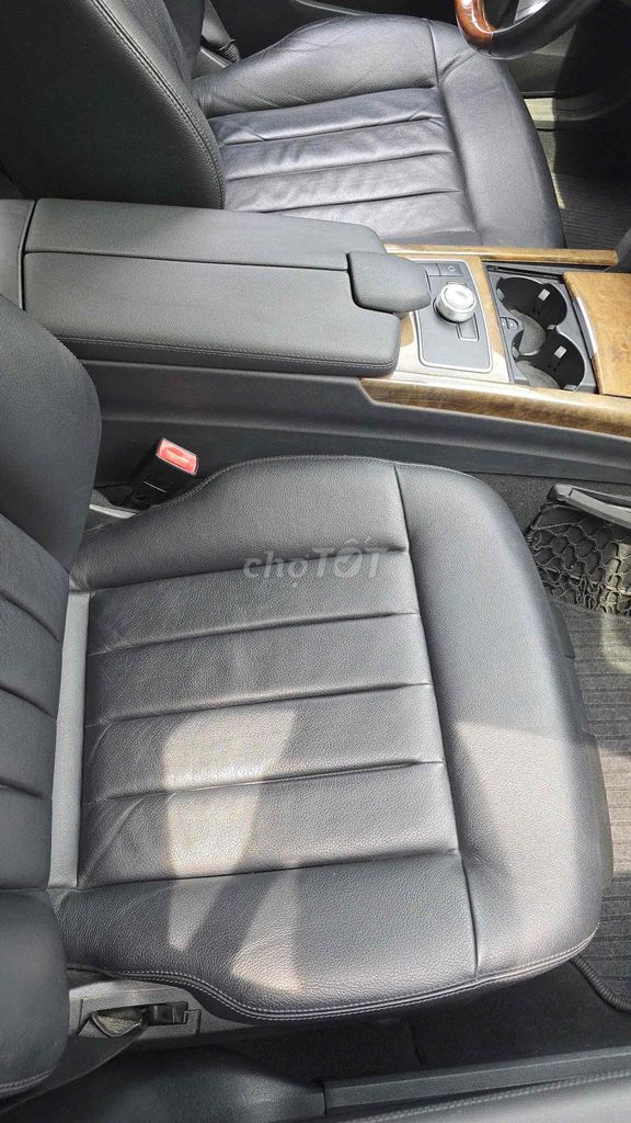Mercedes Benz E Class 2010 - 63376 km. Mua bán Ô tô tại Quận Tân Bình Tp Hồ Chí Minh được đăng bởi Võ Thị Huyền Trâm hình 7