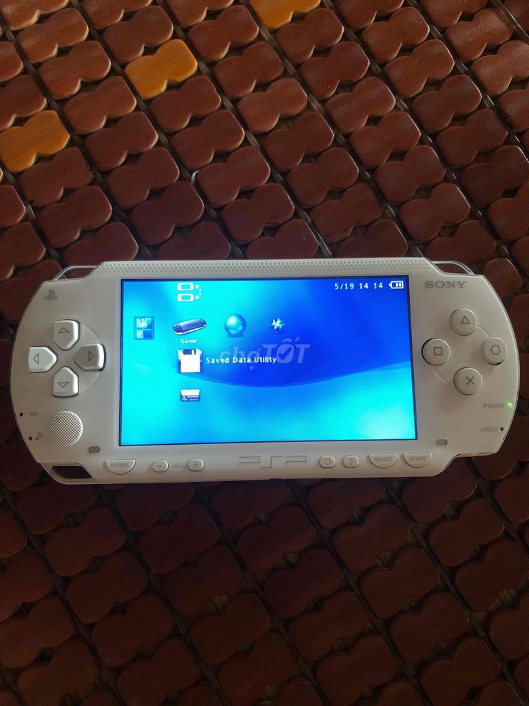 psp 1000 . pin mới . thẻ 64g