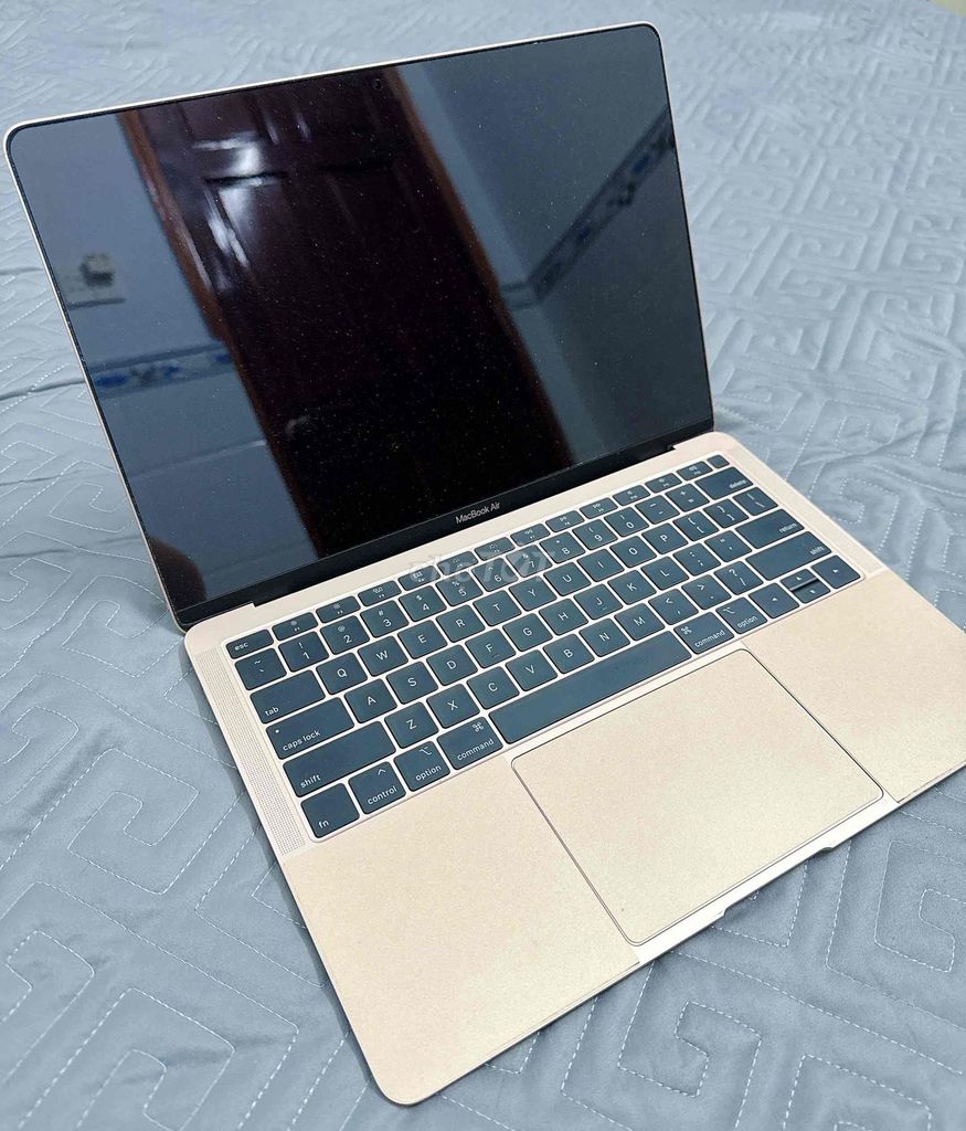 Apple Macbook Air i5 8GB. Mua bán Laptop tại Quận 8 Tp Hồ Chí Minh được đăng bởi Nhi hình 1