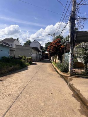 Bán nhà Mai Hắc Đế 4.6x25m đường oto thông chỉ 3.3 tỷ. Mua bán nhà ở tại Thành phố Buôn Ma Thuột Đắk Lắk được đăng bởi Ngọc Tín Bmt
