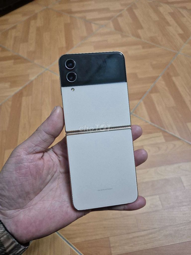 Samsung Galaxy Z Flip4 128GB Vàng kem. Mua bán Điện thoại tại Quận Thanh Xuân Hà Nội được đăng bởi trần tú hình 1