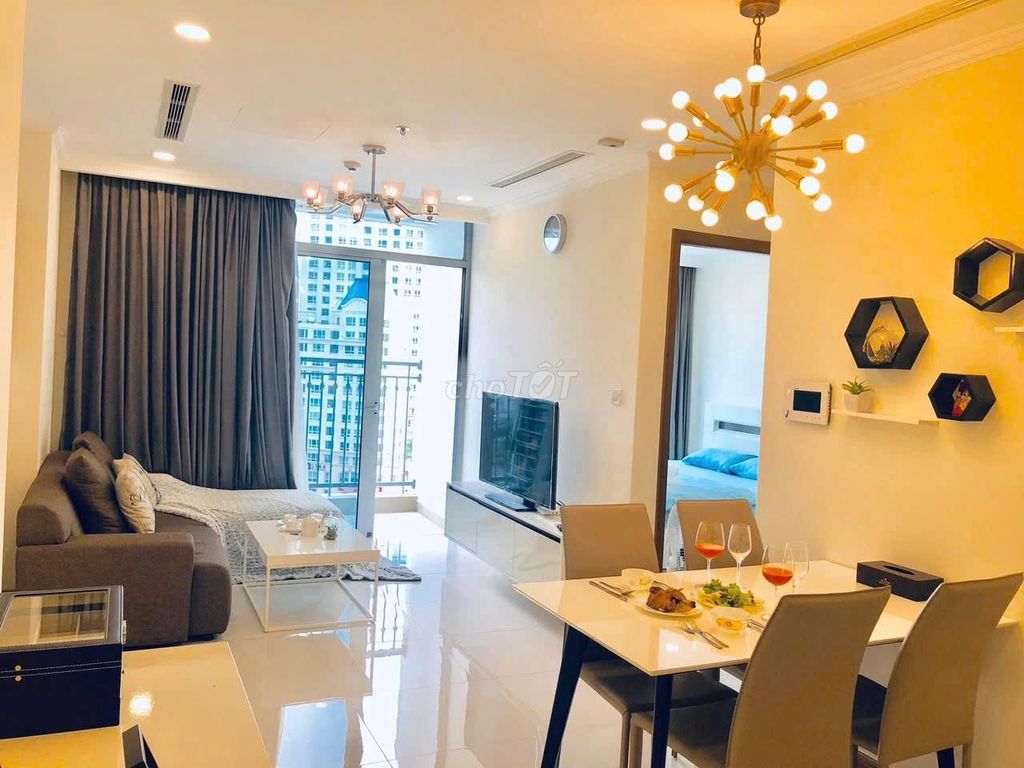 1-комнатная Vinhomes Central Park, вся мебель, вид на реку и Bitexco
