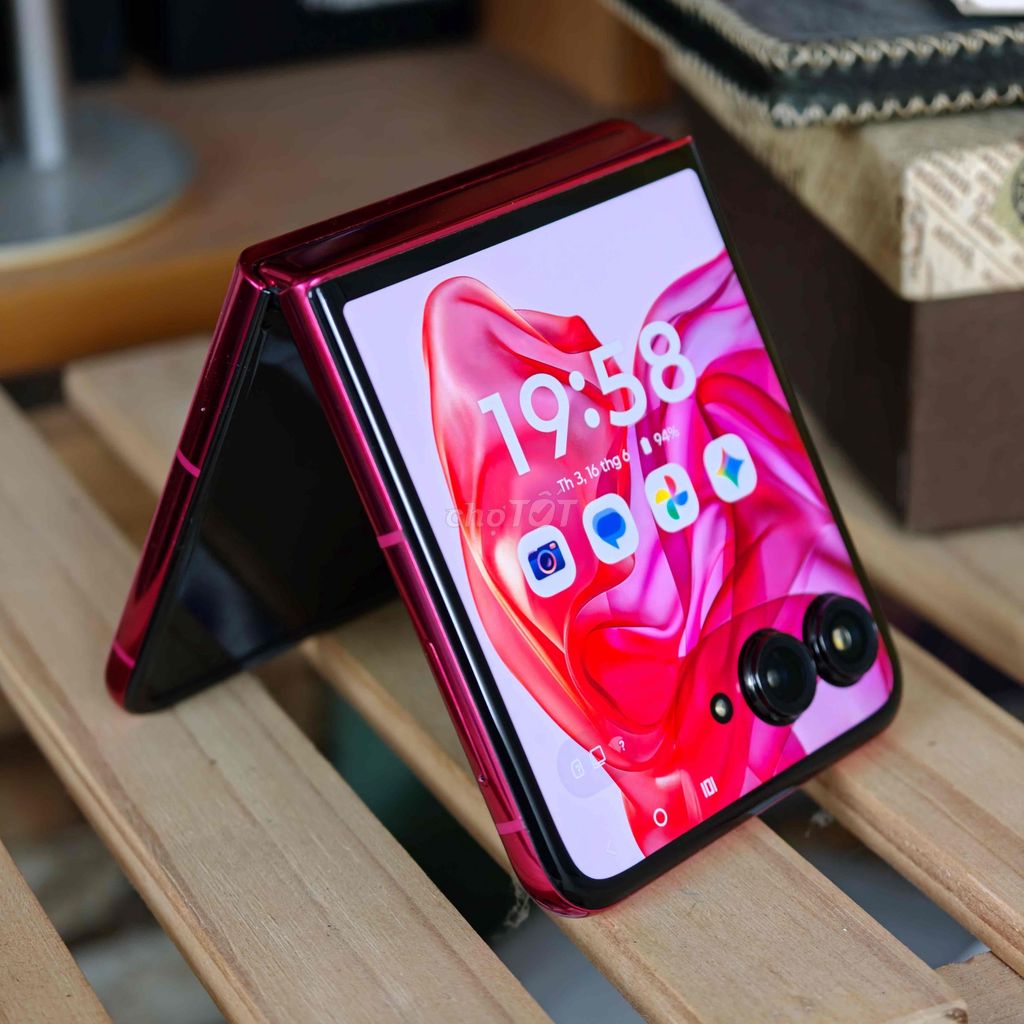 Motorola Razr 50 Ultra 256GB Hồng. Mua bán Điện thoại tại Quận 10 Tp Hồ Chí Minh được đăng bởi MD hình 1