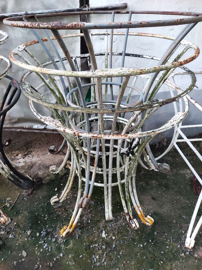 Chân bàn Sắt đặc Trắng 70cm Hoa văn xưa. Mua bán Bàn ghế tại Thành phố Thủ Đức Tp Hồ Chí Minh được đăng bởi Hạnh hình 1