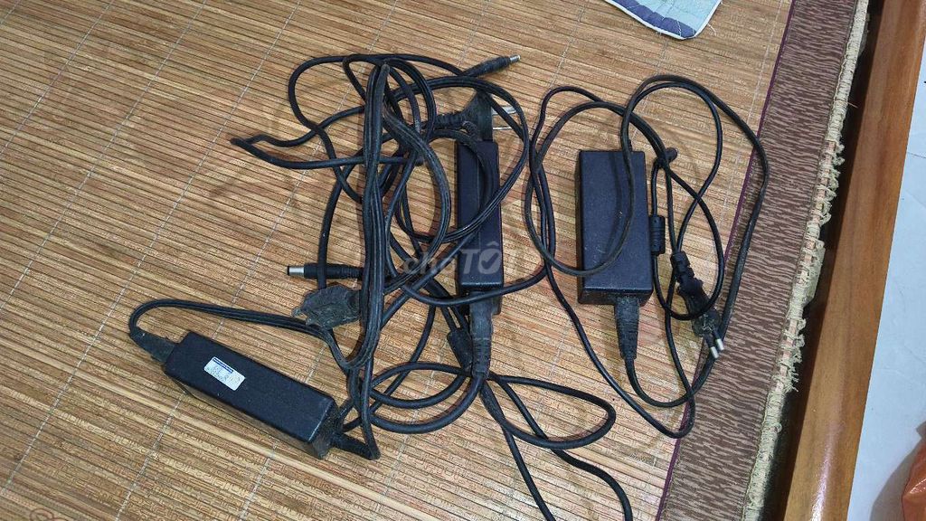 Sạc laptop Nhựa Đen Nhỏ gọn. Mua bán Phụ kiện (Màn hình, Chuột...) tại Thành phố Bắc Giang Bắc Giang được đăng bởi Iqoozx hình 1
