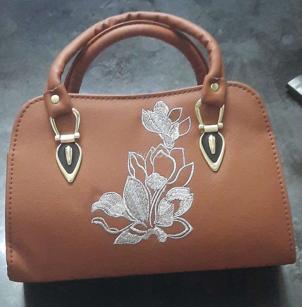 Túi xách tay Nữ Hoa sen Nâu. Mua bán Túi xách tại Thành phố Nha Trang Khánh Hòa được đăng bởi TTrangfashion hình 1