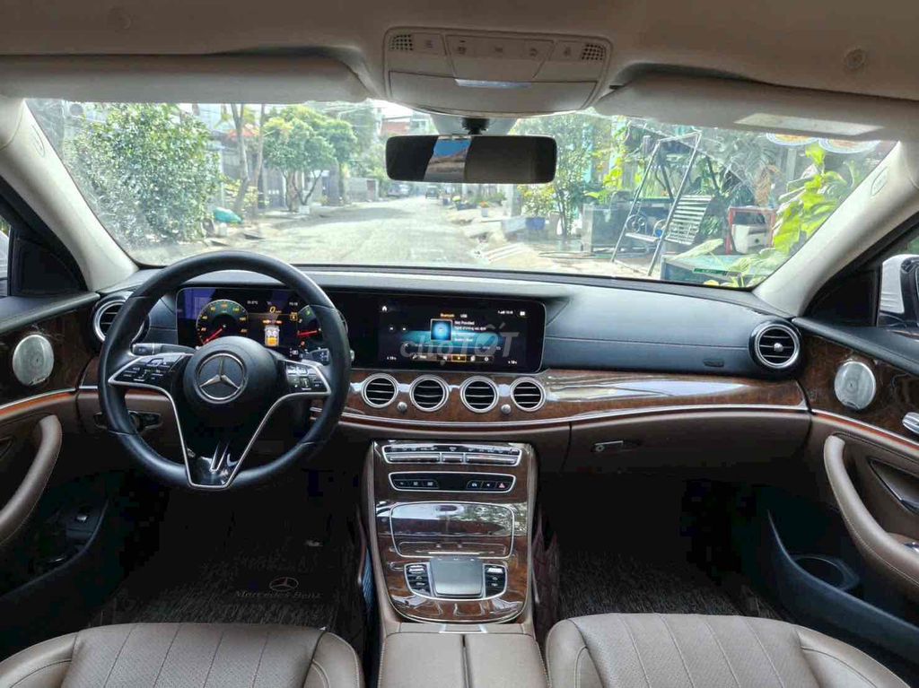Mercedes E200 Exclusive ĐKLĐ 2025 Trắng/Nâu. Mua bán Ô tô tại Quận Bình Tân Tp Hồ Chí Minh được đăng bởi Thanh Nhã Xe Lướt Sài Gòn hình 7