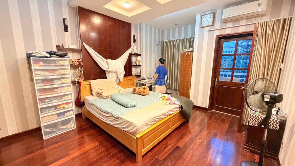 Таунхаус в аренду в районе Ан Фу Ан Кхань, 5BR, цена всего 32т.р.