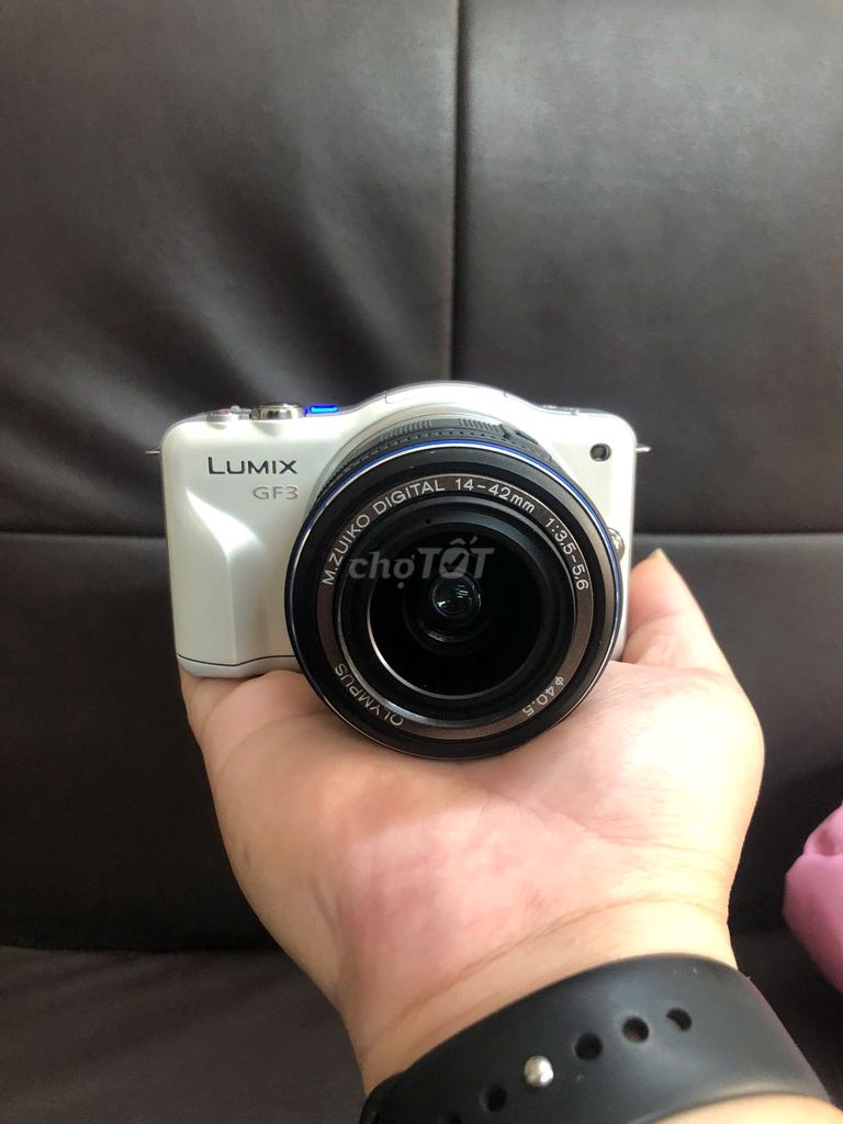 Lumix GF3 Đẹp nhỏ gọn kèm lens zuiko 12-42