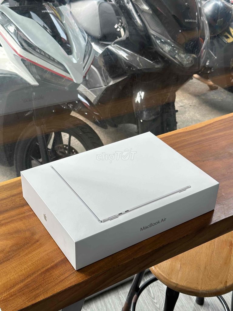 Apple Macbook Air M4 13” hàng NEW openbox. Mua bán Laptop tại Quận Tân Bình Tp Hồ Chí Minh được đăng bởi Van Luc hình 1