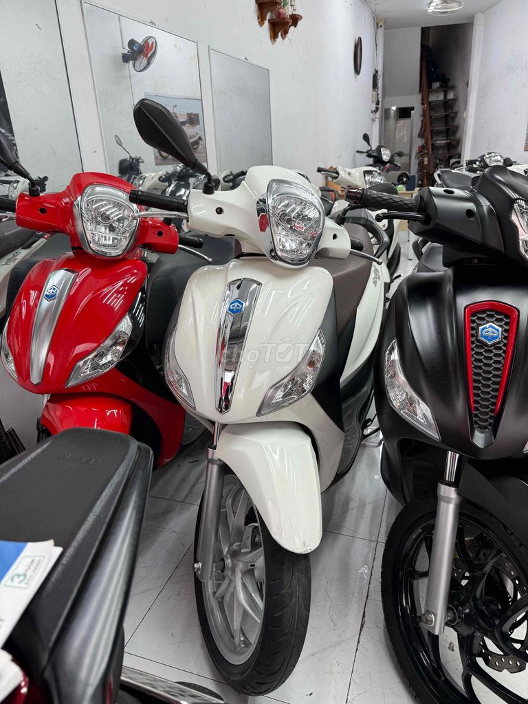 Piagiio Medley 2019 chính chủ biển số thành phố. Mua bán Xe máy tại Quận Phú Nhuận Tp Hồ Chí Minh được đăng bởi VESPA Piaggio Quốc Vương  hình 1