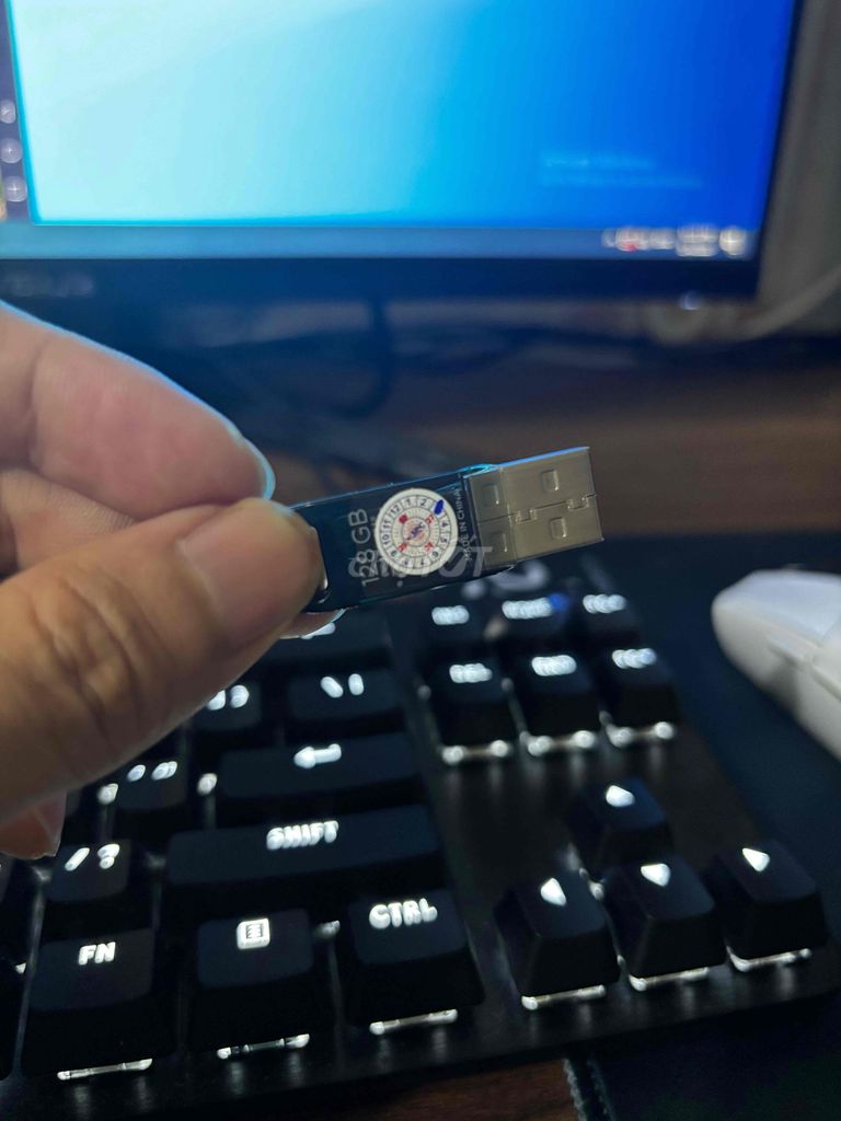 USB SanDisk Ultra Flair 128GB Bạc. Mua bán Phụ kiện (Màn hình, Chuột...) tại Huyện Tiên Du Bắc Ninh được đăng bởi Ly Trung hình 1