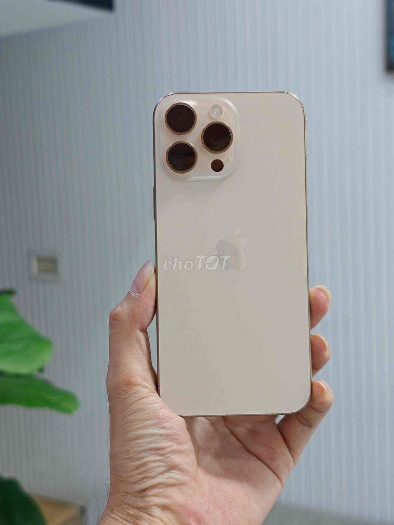 Apple iPhone 16 Pro Max 256GB Vàng Đẹp Pin 94%. Mua bán Điện thoại tại Quận Đống Đa Hà Nội được đăng bởi Quý Hoàng hình 1
