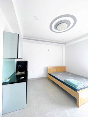 Trần Bình Trọng - BT - Phòng studio mới cửa sổ lớn thang máy hầm xe