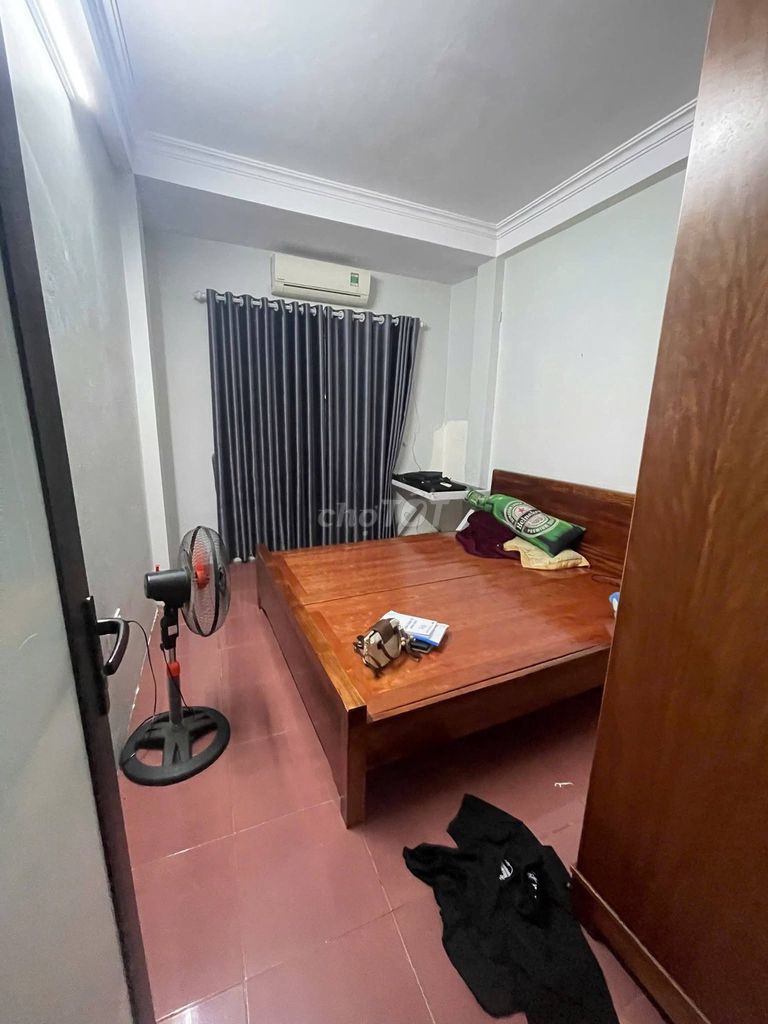 Номер в хостеле Hoang Mai, 3,3 тр/месяц, цена электричества и воды