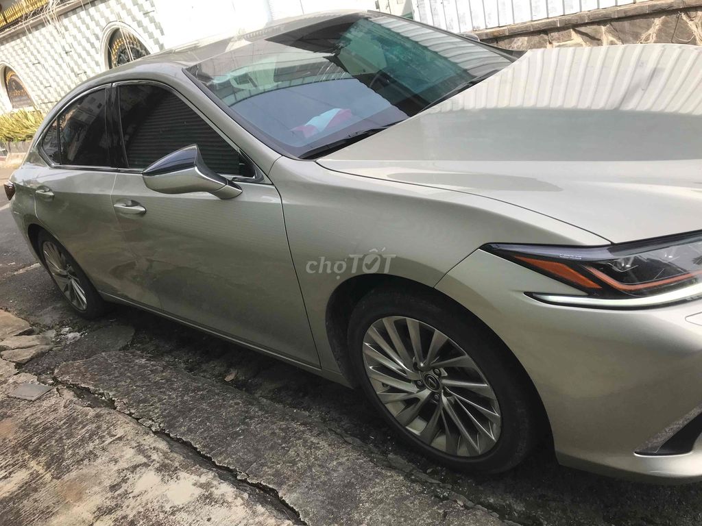 Lexus ES 2019 250 - 23000 km. Mua bán Ô tô tại Quận 3 Tp Hồ Chí Minh được đăng bởi Long Tran hình 4