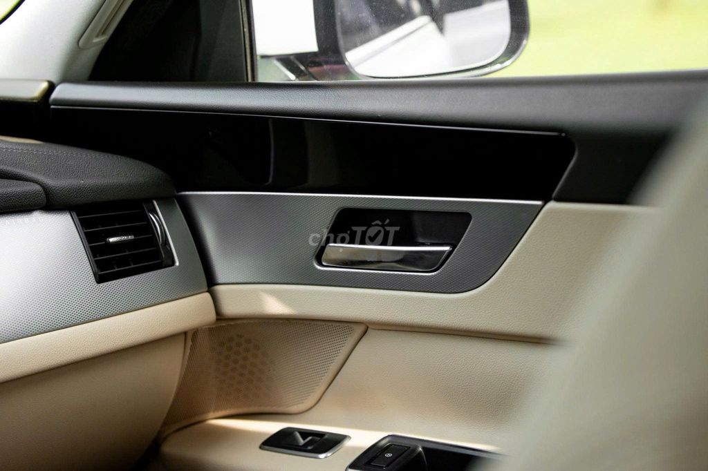 Jaguar XF 2016 PURE Trắng - 1 Chủ Từ Đầu. Mua bán Ô tô tại Quận 7 Tp Hồ Chí Minh được đăng bởi FatCar Auto hình 9