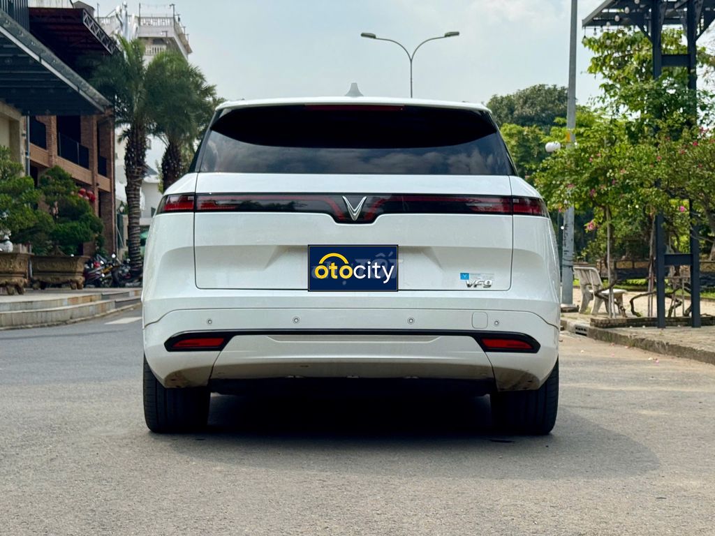 VF9 Plus 2023 - Màu trắng - 2v5km - Thuê pin (SDI). Mua bán Ô tô tại Thành phố Thủ Đức Tp Hồ Chí Minh được đăng bởi OTOCITY hình 4