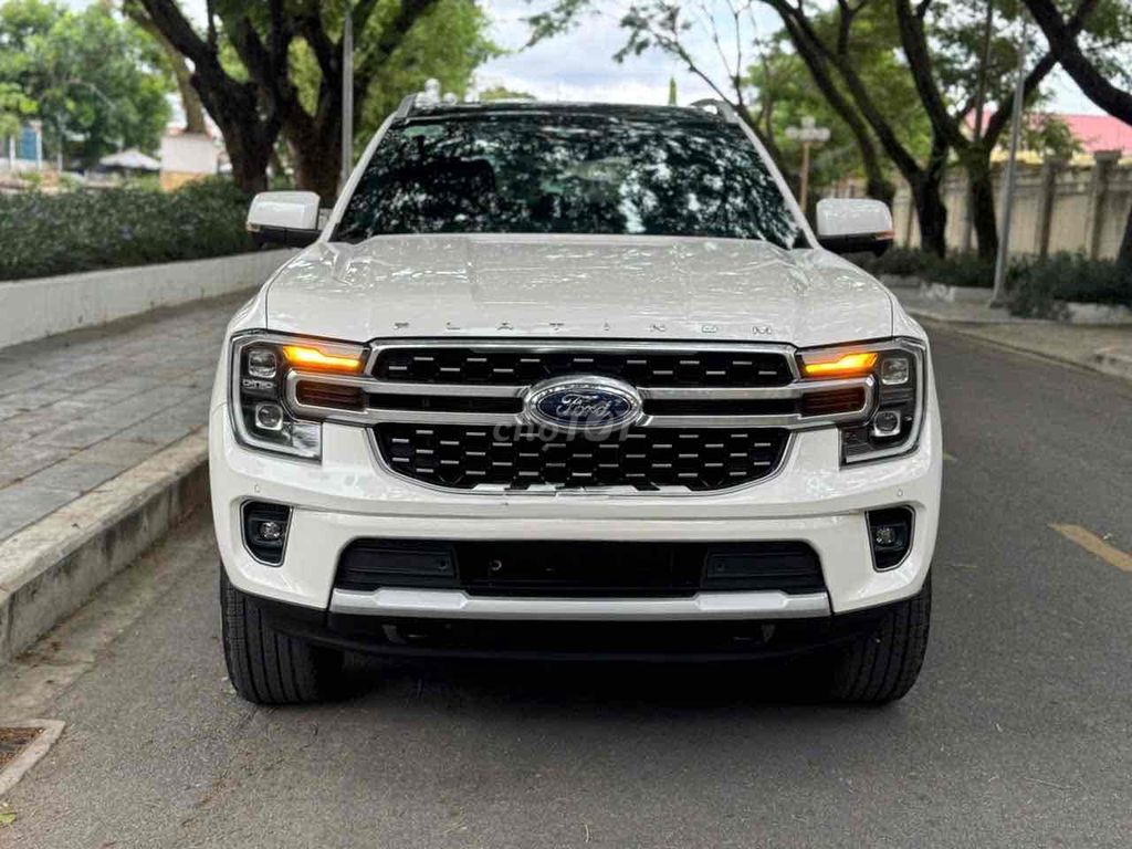 Everest Platinium 2025 Xuất Hoá Đơn Xe Rất Đẹp