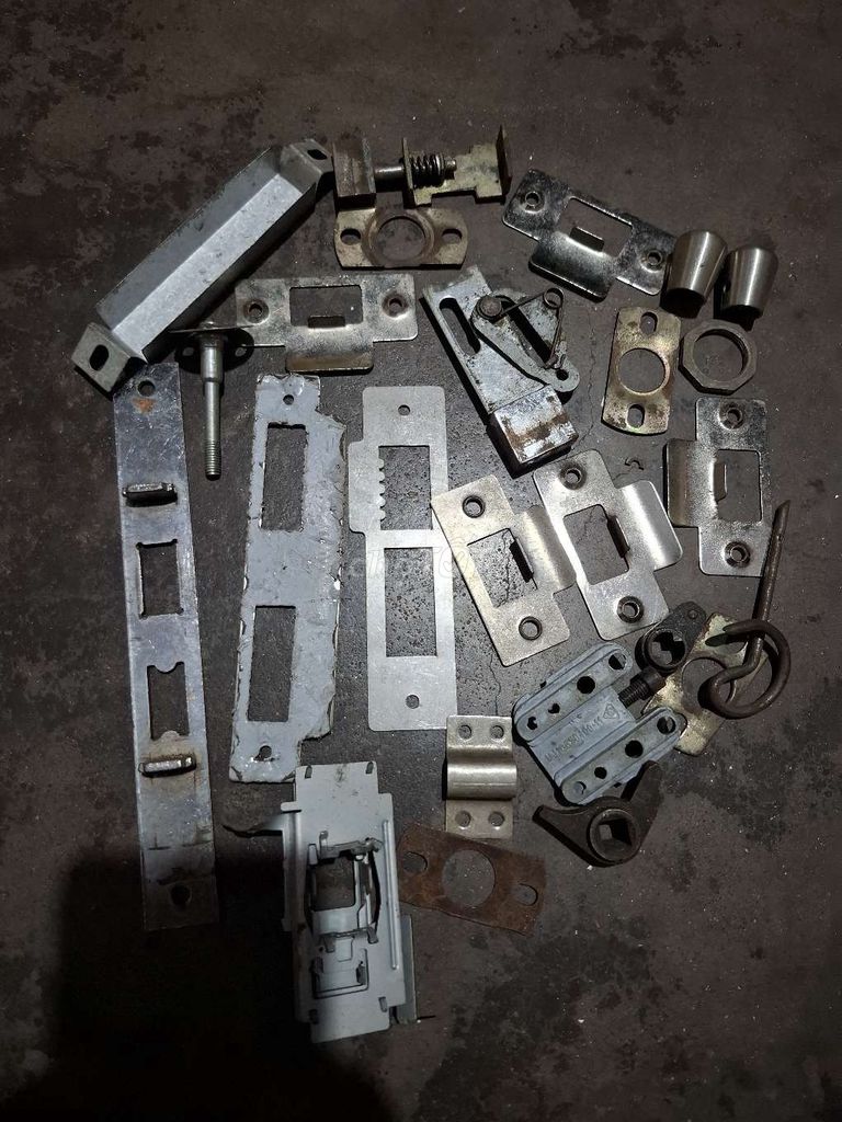 Phụ kiện khóa cửa Kim loại Xám. Mua bán Nội thất, đồ gia dụng khác tại Thành phố Bà Rịa Bà Rịa - Vũng Tàu được đăng bởi Phan Hiếu hình 1