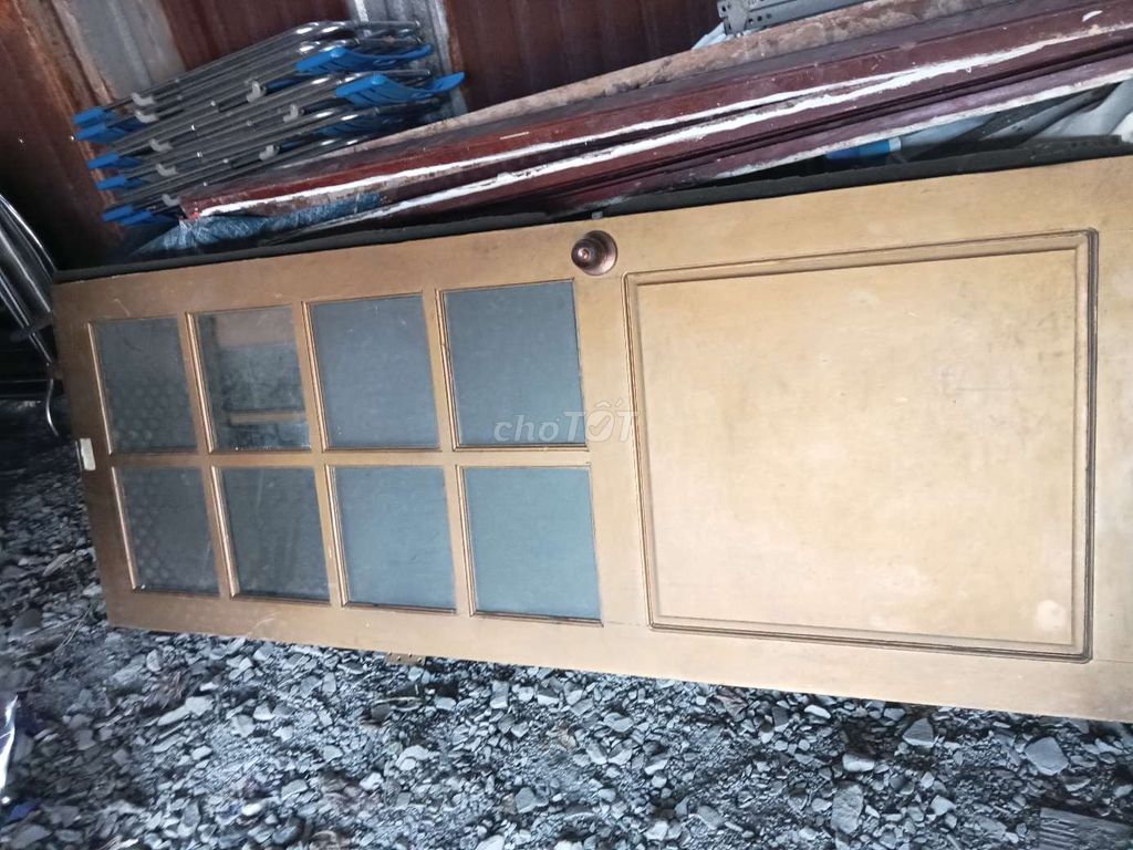 Bộ cửa gỗ kính gỗ căm xe sơn vàng thanh lý nhanh