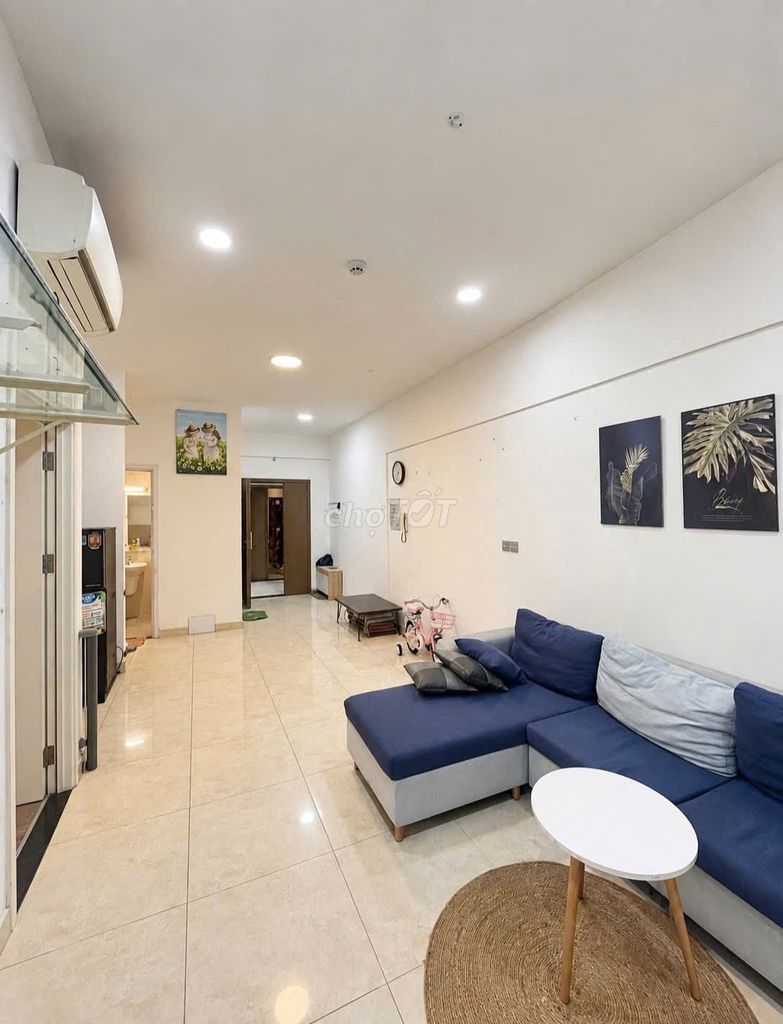 Luxgarden, 2PN full nội thất. Giá 10tr ở liền