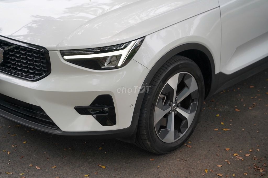 Volvo XC40 B6 2023 siêu lướt 17.000km_Bank 90%. Mua bán Ô tô tại Quận 7 Tp Hồ Chí Minh được đăng bởi Hoàn Lee Xe Lướt hình 4