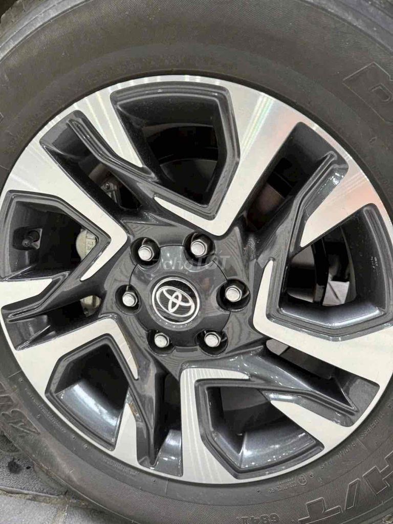 Toyota Fortuner 2024 (full dầu) lăn bánh 1vạn km. Mua bán Ô tô tại Quận Cầu Giấy Hà Nội được đăng bởi TRUNG HIẾU AUTO hình 19