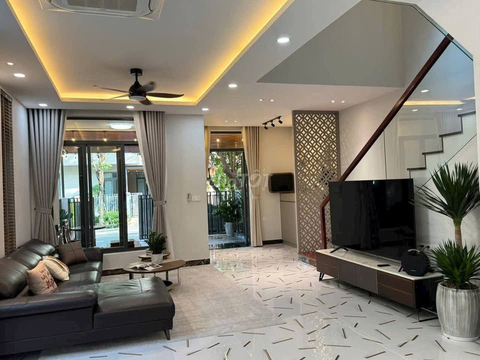 Вилла 8x18 м, 3L4BR в аренду недалеко от Досуан Хинга, Гиа Хоа, моста Най Ли
