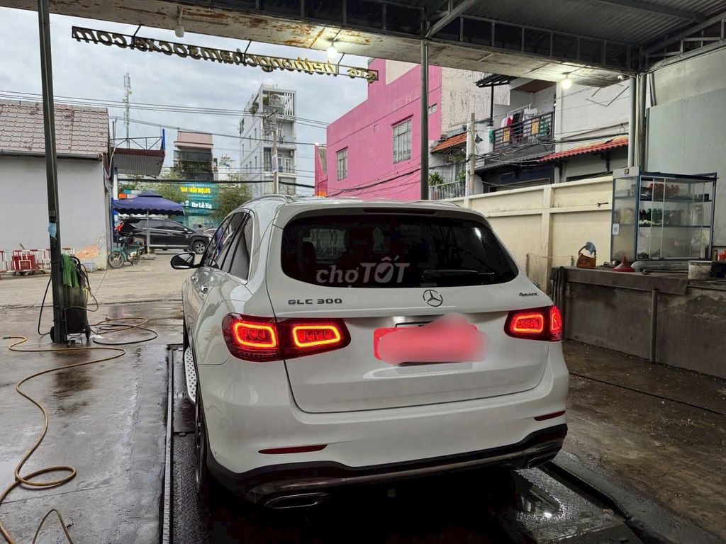 Mercedes-Benz GLC 300 4Matic trắng 2021- 38000 km. Mua bán Ô tô tại Thành phố Thủ Đức Tp Hồ Chí Minh được đăng bởi sang  hình 2