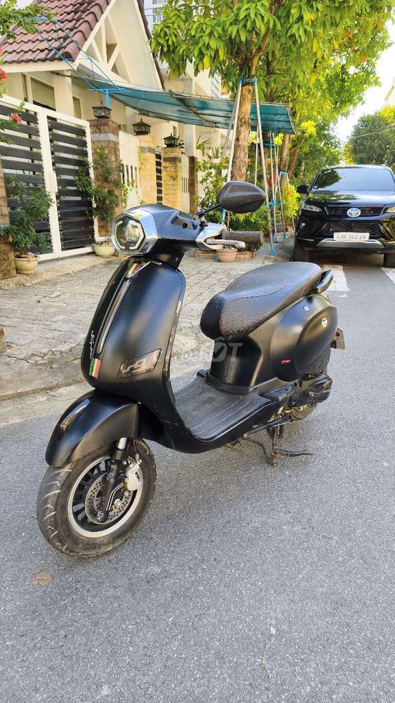 Скутер Vespa 50cc, новый в отличном состоянии, тихий двигатель