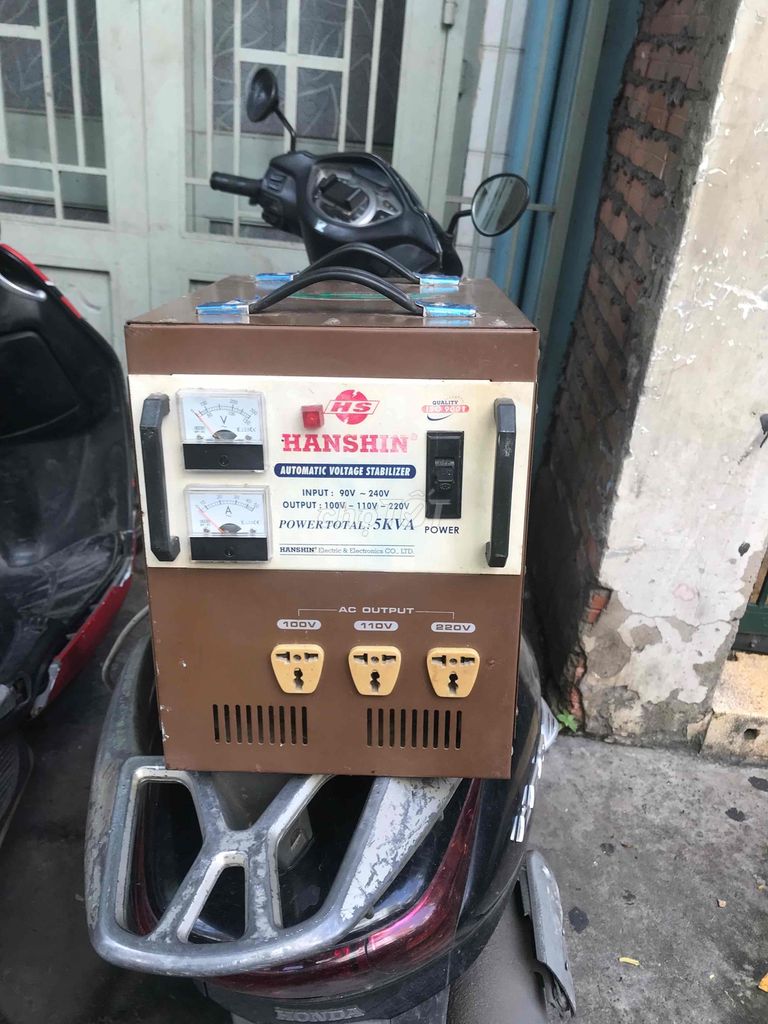 ổn áp hiệu hanshin 5KVA ra điện 100-110-220v