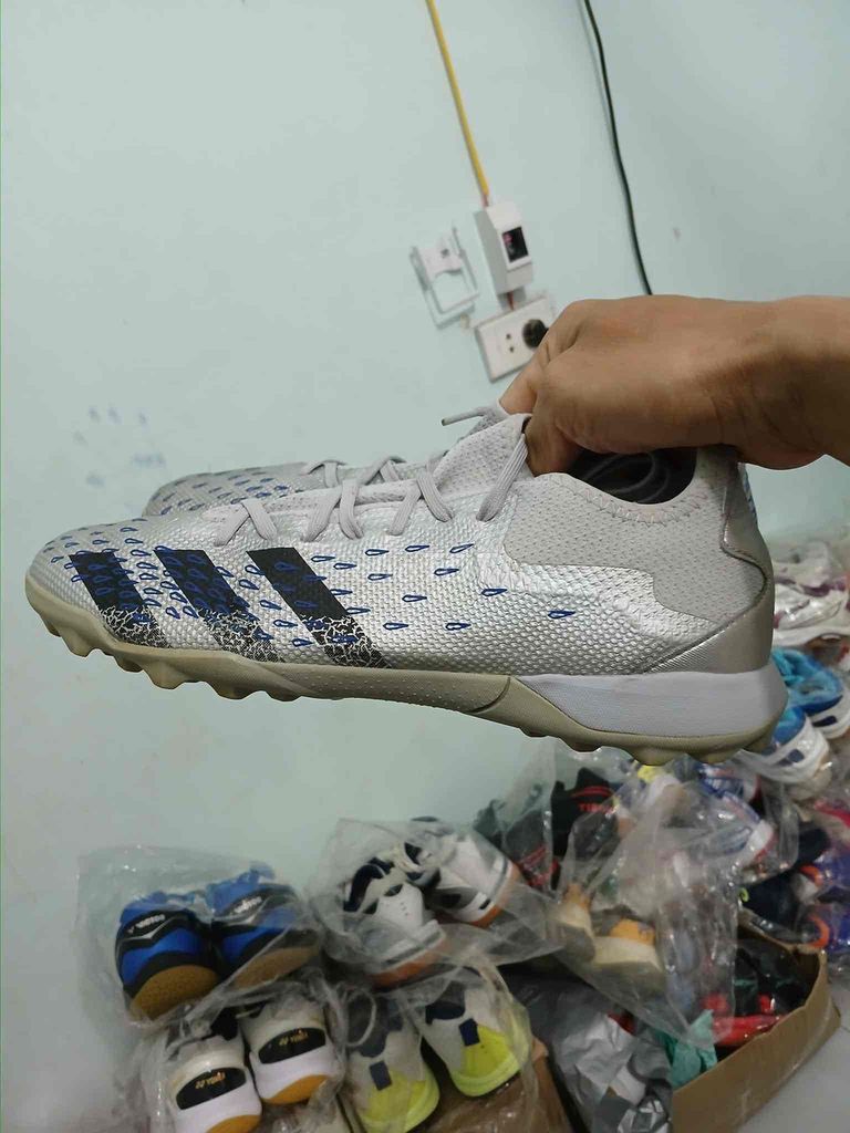 GIÀY BÓNG ĐÁ ADIDAS CHÍNH HÃNG.