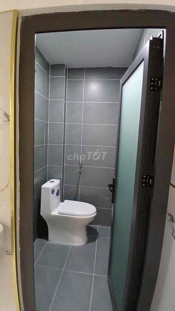 Первый этаж 5*6; 2-контактный закрытый, 2 туалета, дешевая быстрая защелка