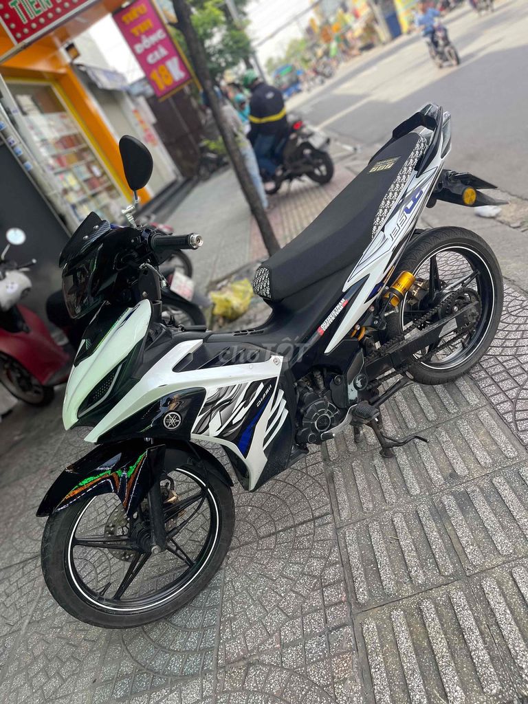 Yamaha Exciter 135 LC Trắng đen. Mua bán Xe máy tại Quận 12 Tp Hồ Chí Minh được đăng bởi Minh Chính hình 6