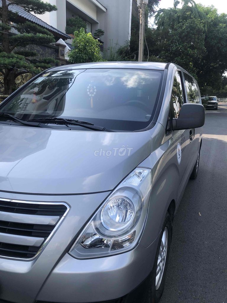 Hyundai Starex 2016 серебристый