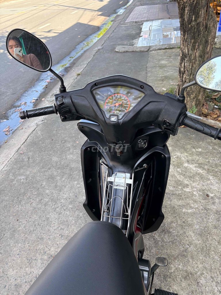 Honda Wave RSX FI Đen đỏ. Mua bán Xe máy tại Thị xã Bến Cát Bình Dương được đăng bởi xe máy trả góp tín nghĩa  hình 2