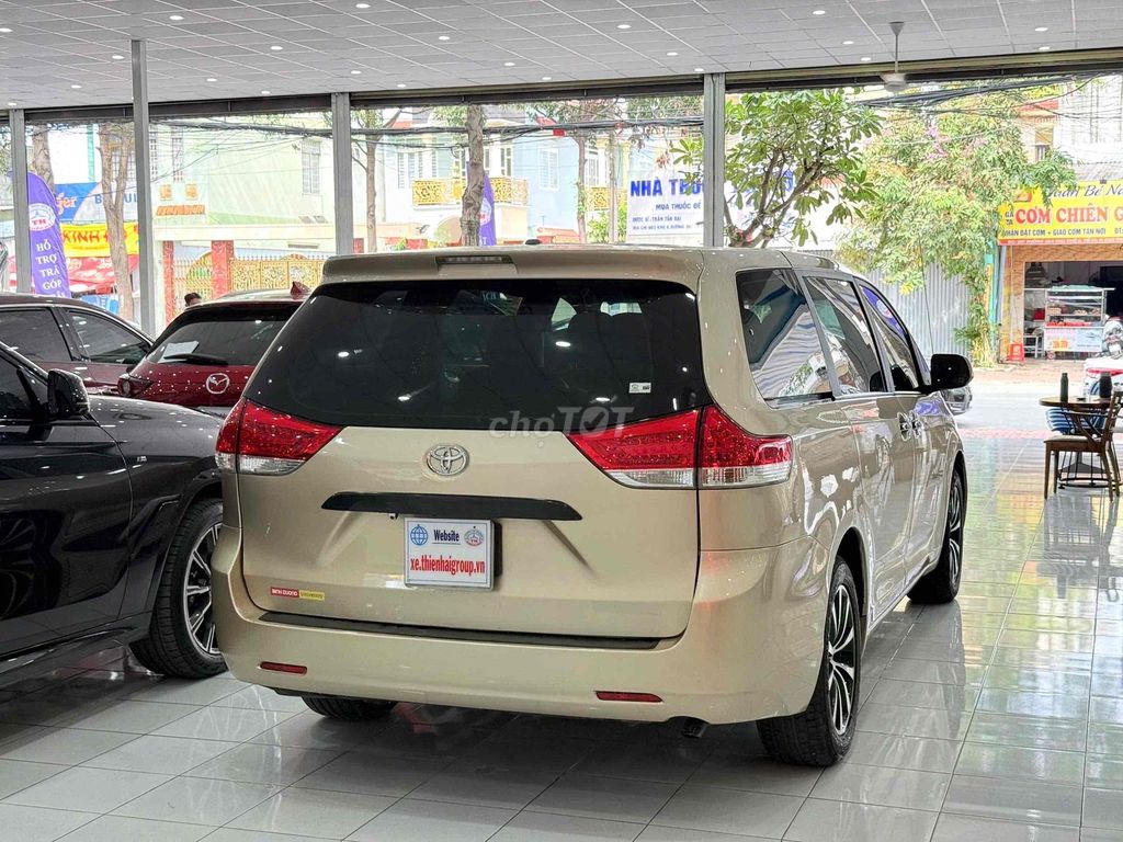 Toyota Sienna 2010 nhập mỹ xe gia đình 1 chủ. Mua bán Ô tô tại Thành phố Thủ Dầu Một Bình Dương được đăng bởi Dương Tuấn Anh hình 6
