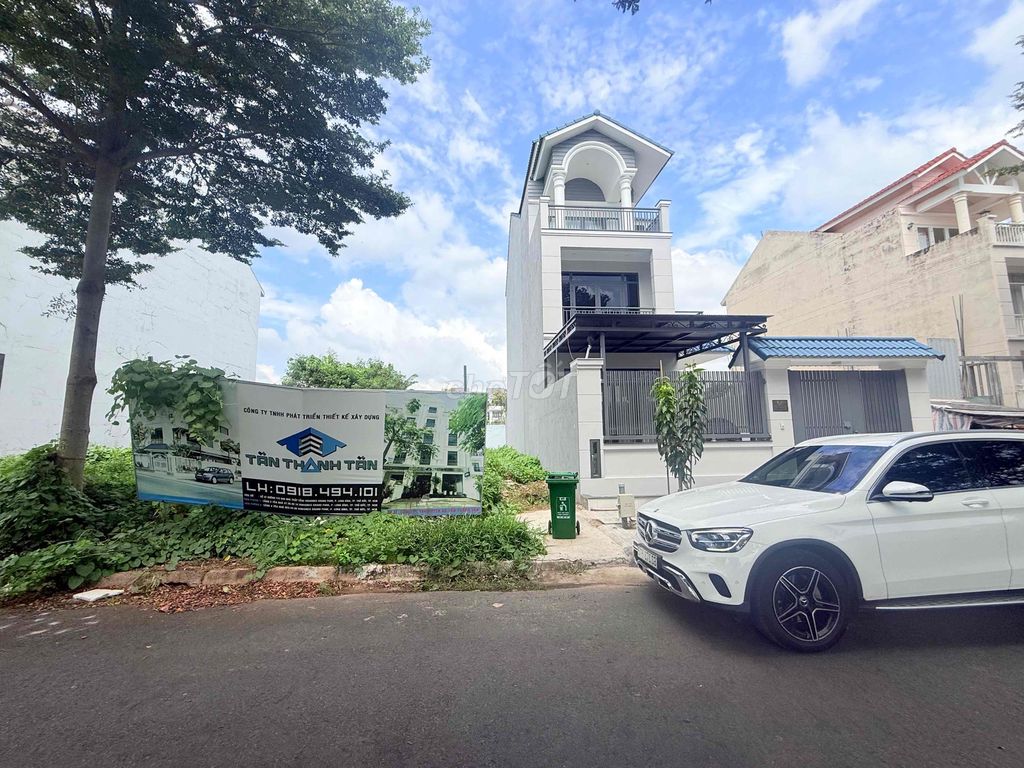 Lô đất 2 mặt tiền trước sau, P. Phước Long, Q9. DT:168m2, Giá 15.3 Tỷ