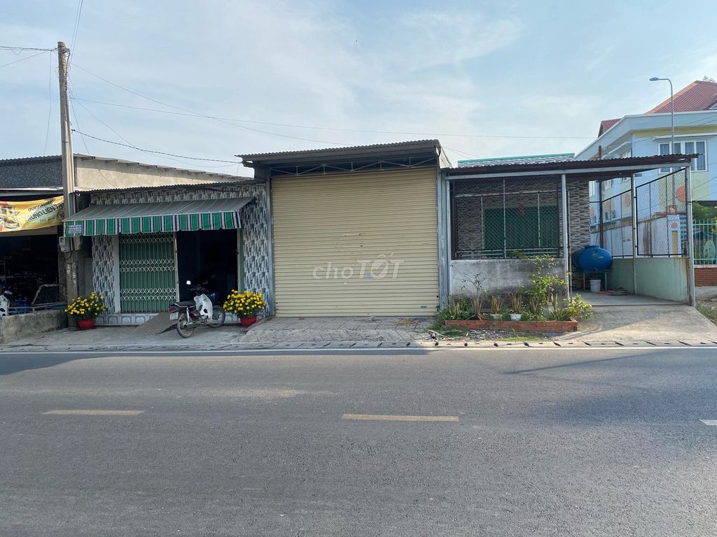 Cần bán gấp nhà cấp 4 dt 133m2 mặt tiền đường Hùng Vương, Nhơn Trạch