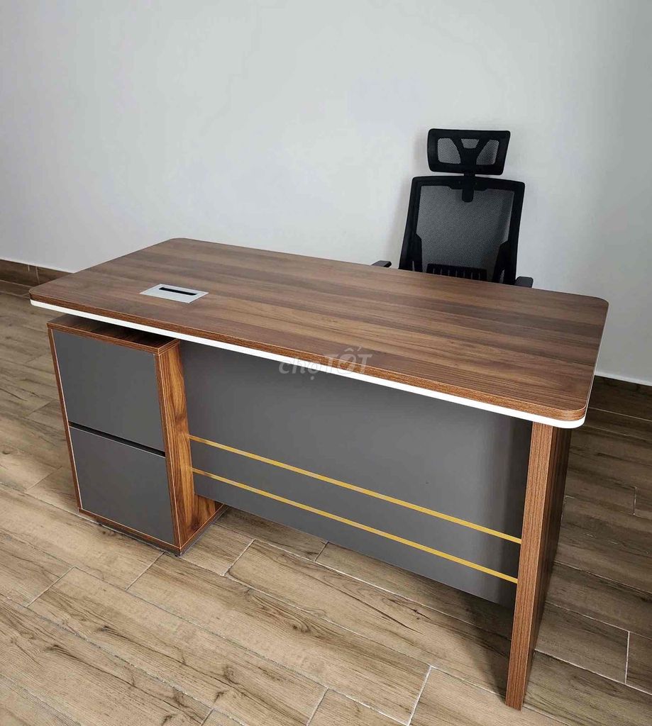 Bàn làm việc Gỗ công nghiệp Nâu xám 1m2x60x75. Mua bán Bàn ghế tại Thành phố Dĩ An Bình Dương được đăng bởi Minh chương hình 1
